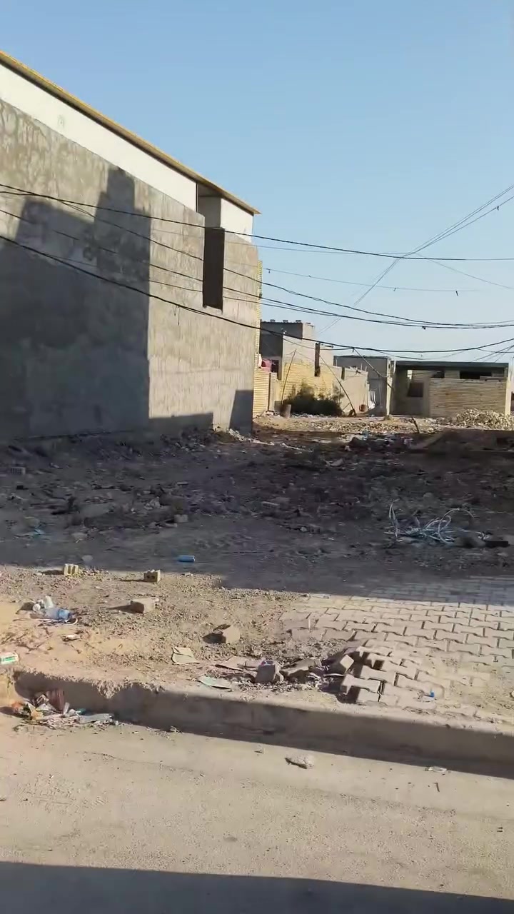 السلام عليكم بيت هيكل للبيع مساحة ١٥٠متر واجهة ٧ونص نزال ٢٠ مكان الحسينية سكلات منطقة ٢٥ خلف شارع حجي حلو السعر البيت 53مليون وبي مجال الاستفسار الاتصال على رقم هاتف ***********
