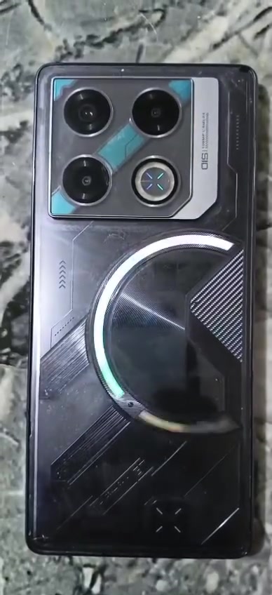 Infinix GT 20 Pro
ذاكرة: 12GB RAM + 256GB

معالج: MediaTek Dimensity 8200 Ultimate

شاشة: AMOLED 6.78 بوصة بدقة FHD+ وتردد 144Hz

كاميرا خلفية: 108MP مع مثبت بصري (OIS)

كاميرا أمامية: 32MP

بطارية: 5000mAh

شحن سريع: 45W

يدعم 5G

الجهاز مبدل اله قاعده مال شحن اصليه بيدي علمود السماعات
المكان حله مركز سعر 230 وبي مجال بسيط ***********
