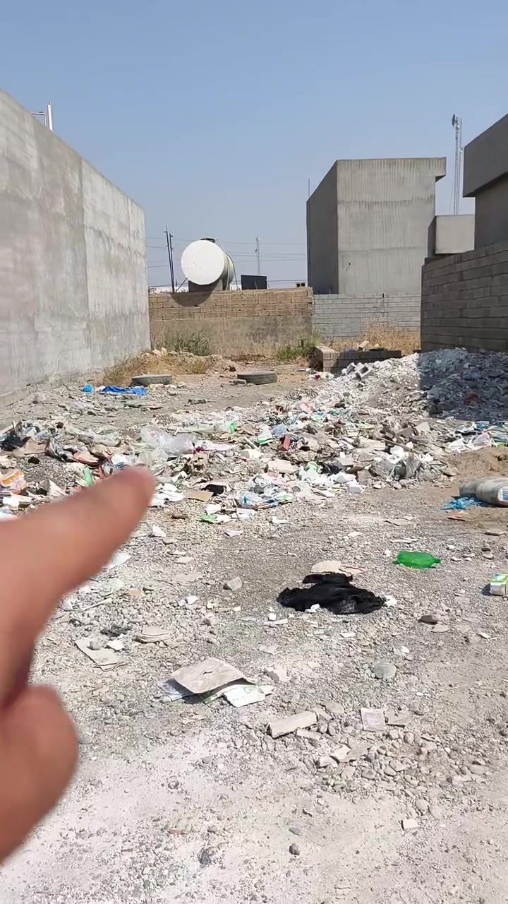 السلام عليكم قطعه للبيع ورة الغسل المساحه 200متر مكان راقي بصف بيت الشيخ علي الخلف الكدرو 
بيهة فضله بصف التبليط السعر 14500
***********

