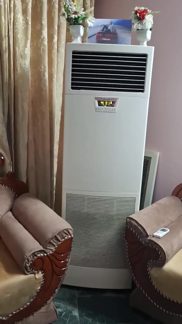 السلام عليكم
سبلت كنتوري3طن جنرال الاصلي مو تقليد  للبيع بسعر مناسب 550الف قفل وماكو هيج سعر  بس لان الي ياخذه هم راح يصلحه
الجهاز كلش نظيف وشغال وتبريده ثلج بس بي حاله صارت يشتغل  تقريبأ نص ساعه  ثيفصل التبريد .
وبعدين يرجع يشتغل .
جبت الفني فحصه .
مرا يكلي الكهرباء عدكم متذبذبه مو ثابته.  ومره يكلي دايصير بي انسداد لازم تتنظف الدوره مالته
ومسويلك فديو بالمنشور للتأكيد 
فقررت ابيعه ع هل الحطه يعني اكو بي خلل مثل ماكال الفني مالي 
مكاني بغداد الكرخ مقابيل معارض الجكوك
وهذا رقم 📱 ***********
