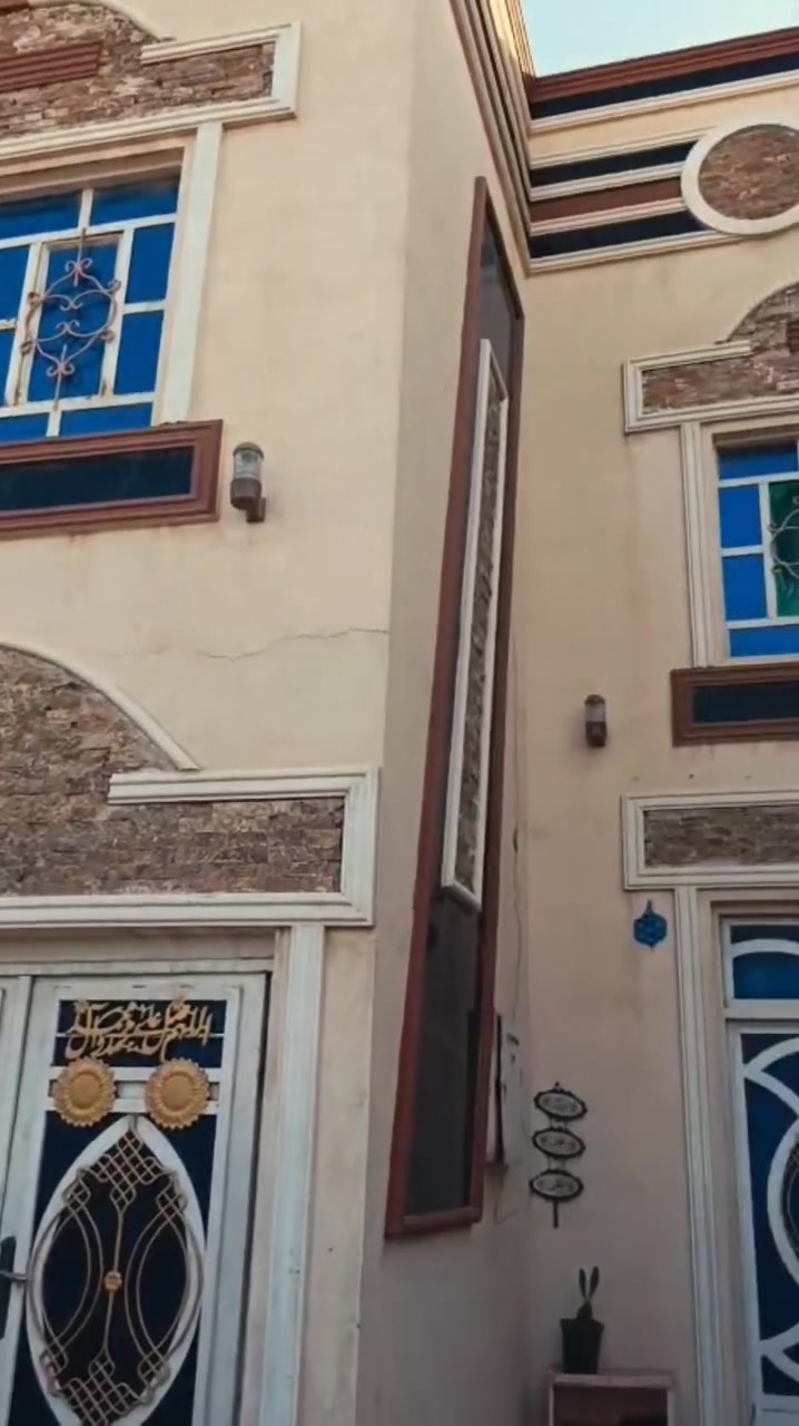 سلام عليكم متاح بيت طابقين مساحته ٢٢٠ بل الطابق الأول دوانيه وصاله وغرفتين ومطبخ و٣حمامت ول طابق الثاني بيه ٤غرف وصاله وحمام مكاني ناصريه مركز حي الشهداء *********** وشاري يخابر الحد يعلق السعر اذا ماكو خطر عله حياتك
