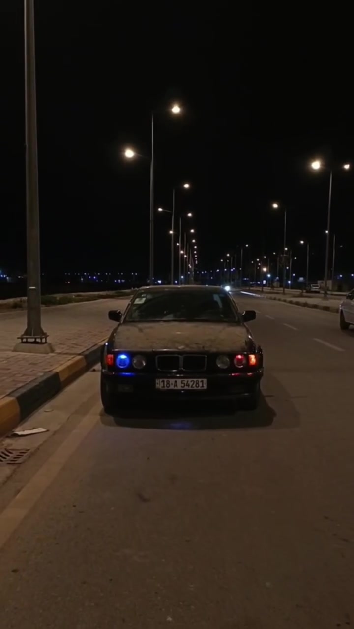 السلام عليكم بي ام للبيع 730مفتوح موديل 91 سيارة كلشي جديد بيه مال جناي كير توني شاده تبريد ويا سويج شرط ثلج فان قوي سيارة بسمي تحويل ثاني يوم مصبوغه للجماليه فقط عليه منضومه زنون دمام صوت سيارة جاهزه ترايك للبصرة غرفه جديده بيه بلاد كشنات كهربائي بجم عريض سيارة مال بيت مكان كوت مركز مدينه مستعجل شراي خادم /***********/***********
