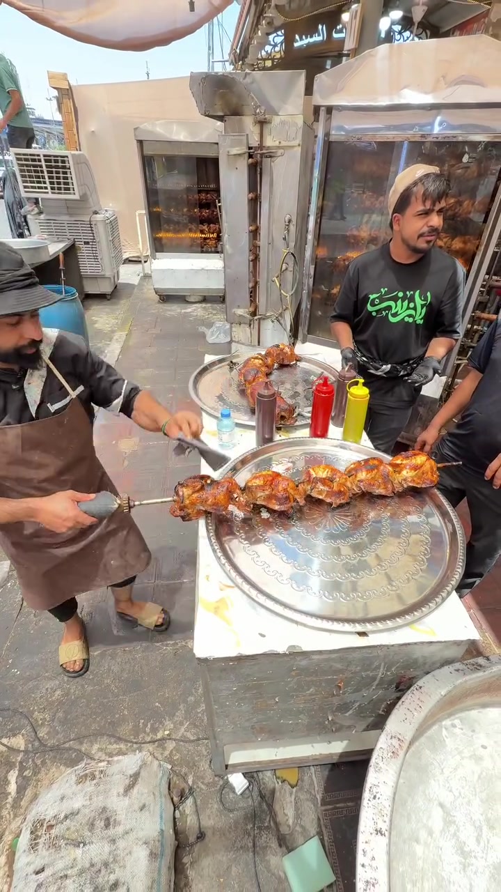 السلام عليكم خلفه دجاج شوي دجاج محشي شغل درجه اولى خبره عشر سنين منطقه الدوره❤🌹🐓***********

