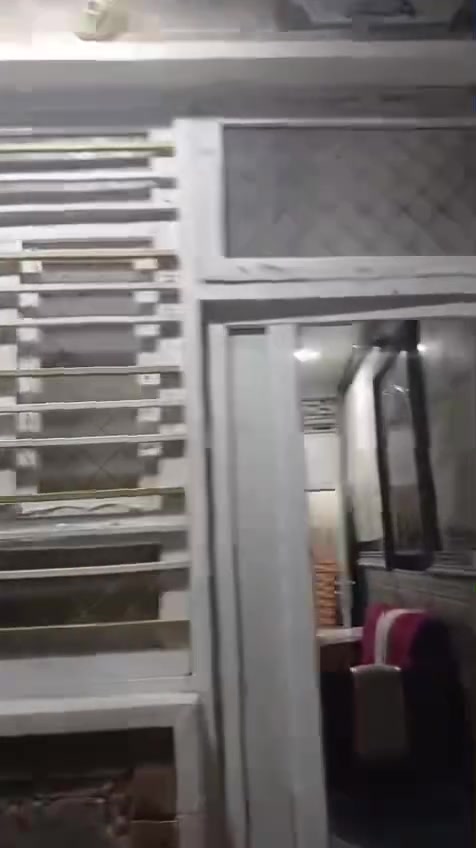 فرصة ذهبية وموقع مميز! 🏡✨ دار طابقين للبيع بمساحة ١٠٠ متر في منطقة الحويش الشاير. 📍🔑 العقار زراعي (سنة ٢٥) ويحتوي على: 🛋️ غرفتين نوم, 🛋️ صالة, 🍽️ استقبال, 🍳 ومطبخ, مع كافة الخدمات. 🌟 للتواصل والاستفسار: مكتب وعقار الحويشي, 📞 ***********.
