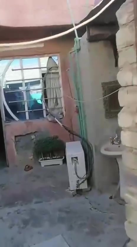 بيت طابقين للبيع في منطقة الزعفرانية دور الصحة وبسعر جدا مناسب 
او ايجار موجود ب٢٠٠ 
للتواصل فقط ع الرقم ***********
او ***********
