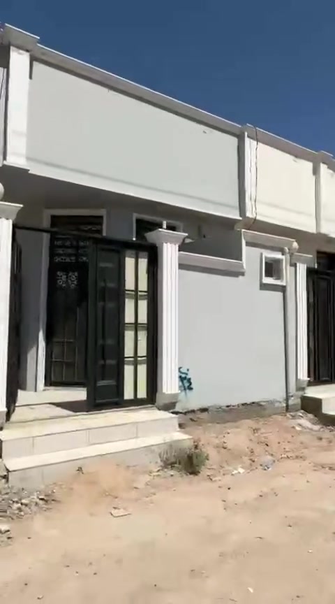السلام عليكم يوجود بيوت جاهزه للسكن مساحه البيت الواحد 100متر يحتوي البيت على طابق ونص منطقة هادئه نضام هندسي اناره تبليط سعر البيت الواحد 57مليون وبي مجال للاستفسار الاتصال على الرقم الموجود ***********
