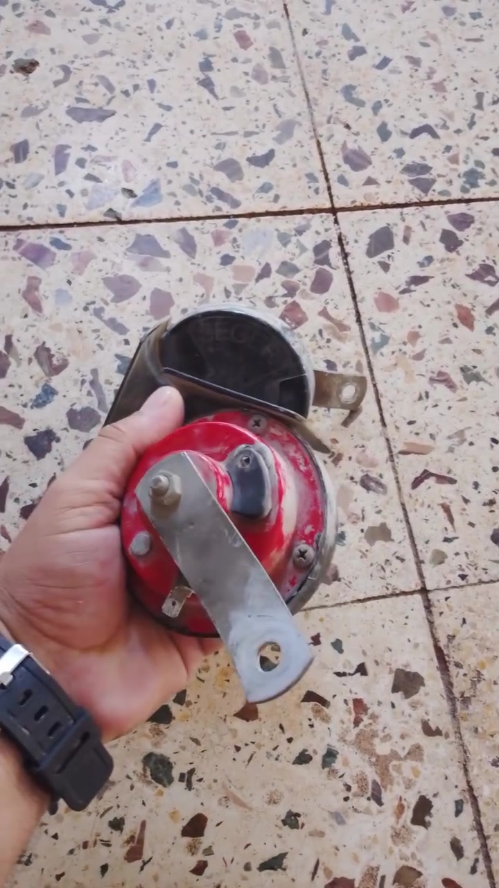 السلام عليكم
عندي هورنات انظاف للبيع 

للاتصال ***********
