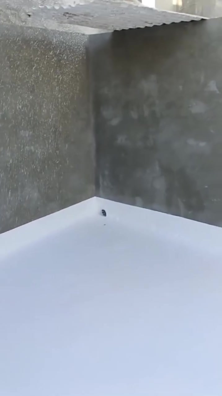 كادر متخصص لشغل مادة للسطح ومنع لتسرب وضمان لعمل لاتصال ***********
