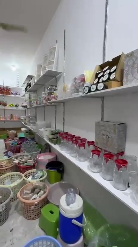 محل للبيع • المجر الكبير • قرب أولاد رحيمه」「ايجاره مناسب」「مع رفوف