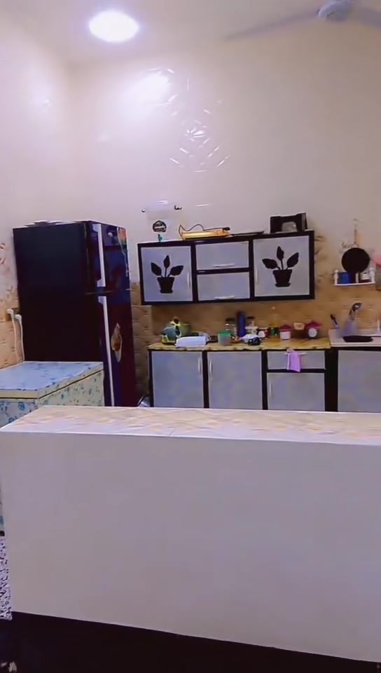 🏠 بيت طابقين للبيع في كربلاء
📍 الموقع: طريق كربلاء – طويريج، قرب سيطرة الإبراهيمية، عامود 193، يبعد عن الشارع العام 100 متر.

📐 المساحة: 130 متر مربع.

🏡 تفاصيل العقار:

كراج كبير.

استقبال.

3 غرف نوم.

صالتان، وحدة بالطابق الأرضي ووحدة بالطابق العلوي، مثل ما واضح بالفيديو.

شارع مبلط بعرض 10 أمتار.

الحي مخدوم بالكهرباء والماء والمولد.

💰 السعر: 120 مليون دينار عراقي.

📞 للاستفسار: ***********
