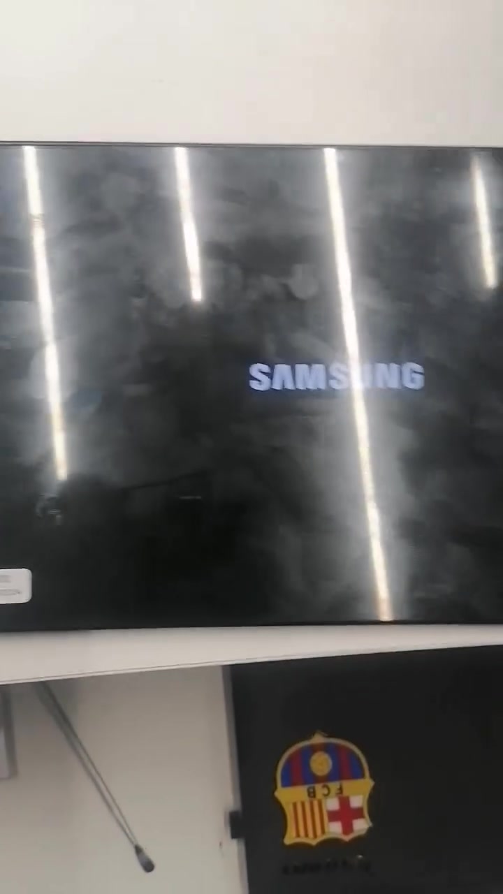 للبيع  شاشته محروكه  كلكسي  A7  شغال بس شاشه اخذته ب ١٥٠ مستعمل  سعره ٣٠ الف  مكاني دور مندلي للستفسار ***********

