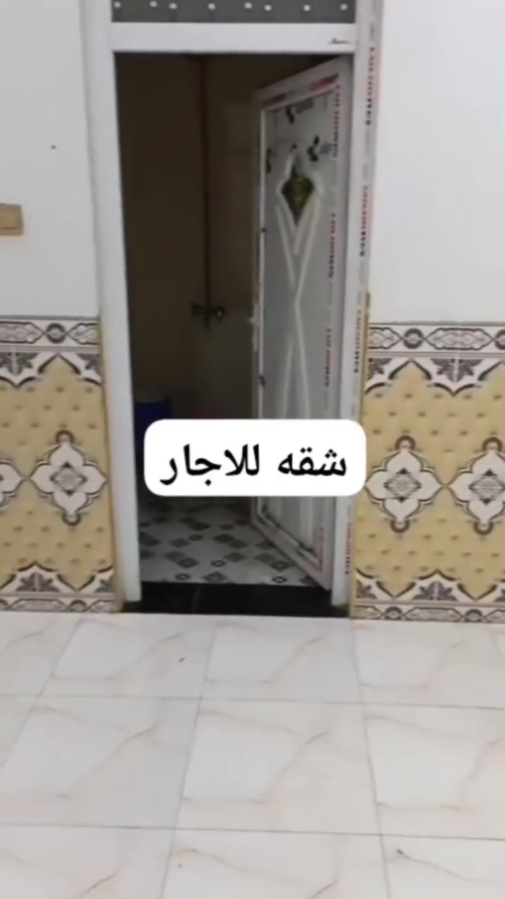 شقة • رمادي صوفيه • قابل التفاوض