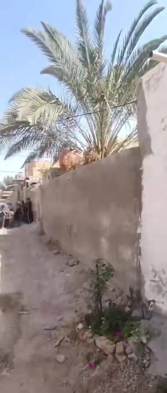 دار للبيع في المعاره طابو زراعي سند 25
المساحه 350 او اكثر 

بيت جديد وكآمل من كلشي 
واجهية البيت 12ونص وزال 20 او اقل ***********هاذ صاحب الدار اتصل وتدلل على سعر البيت يمه
