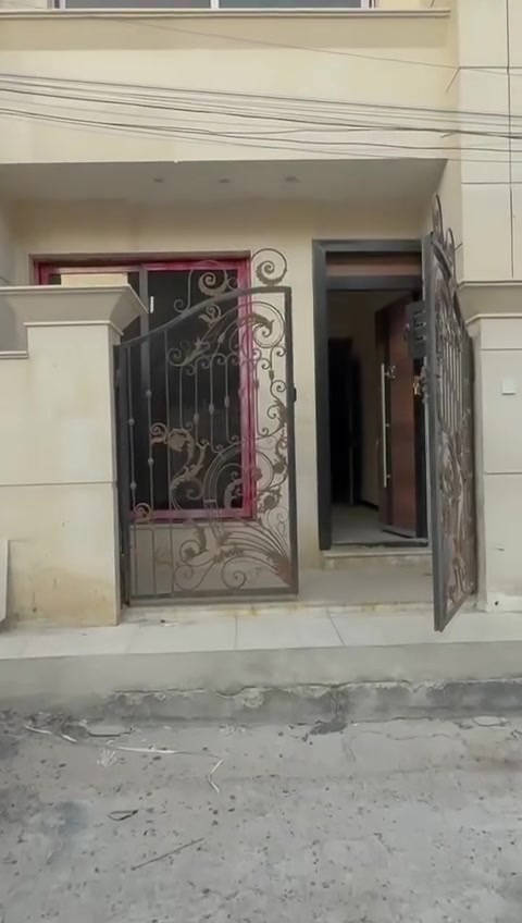 بيت ٦٥ متر للبيع صالة مطبخ خدمات ٣ غرف نوم حمامين موقع ممتاز خلف خدمي الأمن القومي للسكن او الاستثمار واجهه مرمر ارضيه مرمر درج جام *********** @الجميع
