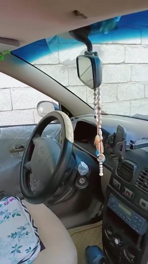 السلام عليكم سياره كيه ريو مو ديل 2002كير محرك صدر حداديه تخم تاير 
باسمي السيارة سيارة مال جناي العنوان بغداد بسمائه الرقم ***********وتساب  بي
