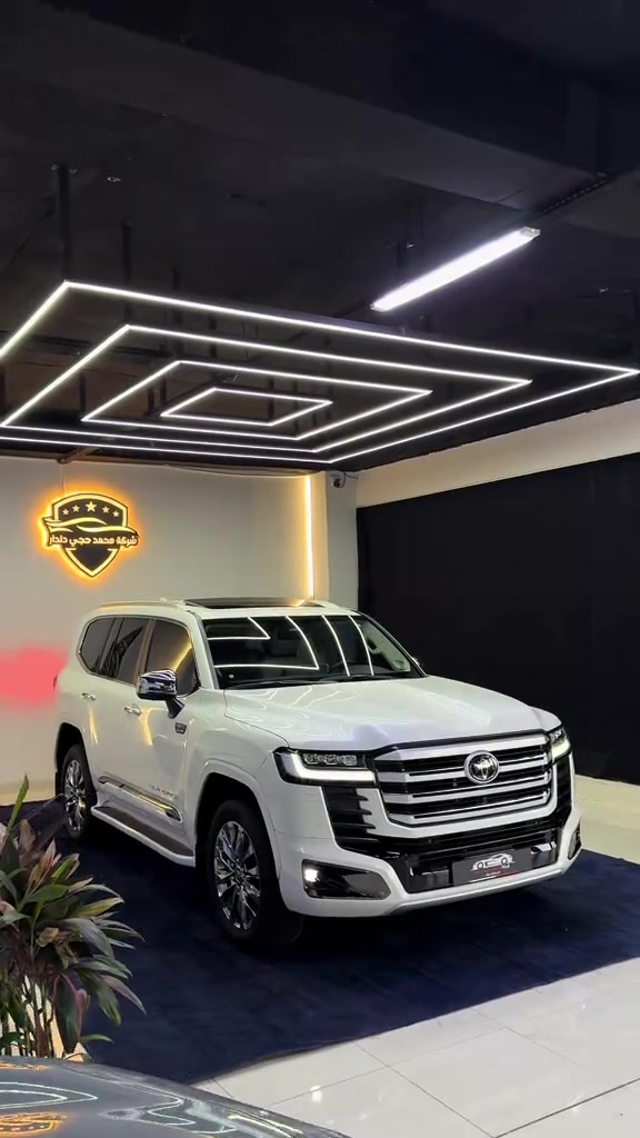 Toyota-land cruiser 2025 clean title VX twin turbo hybrid Full optnion  12,000 km white & yellow Call for price: *********** ***********
