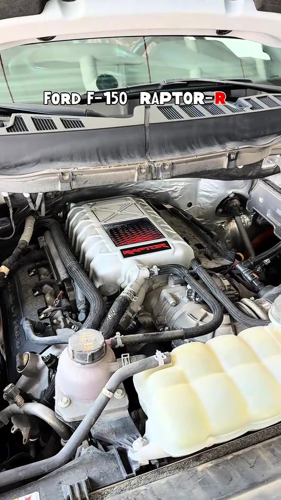 للمعلومات اكثر يرجى التواصل على الأرقام *********** ***********  شكرا لتواصلكم معنا🙏 

نص مكتوب في الصور:
- FORD F-150 RAPTOR-R