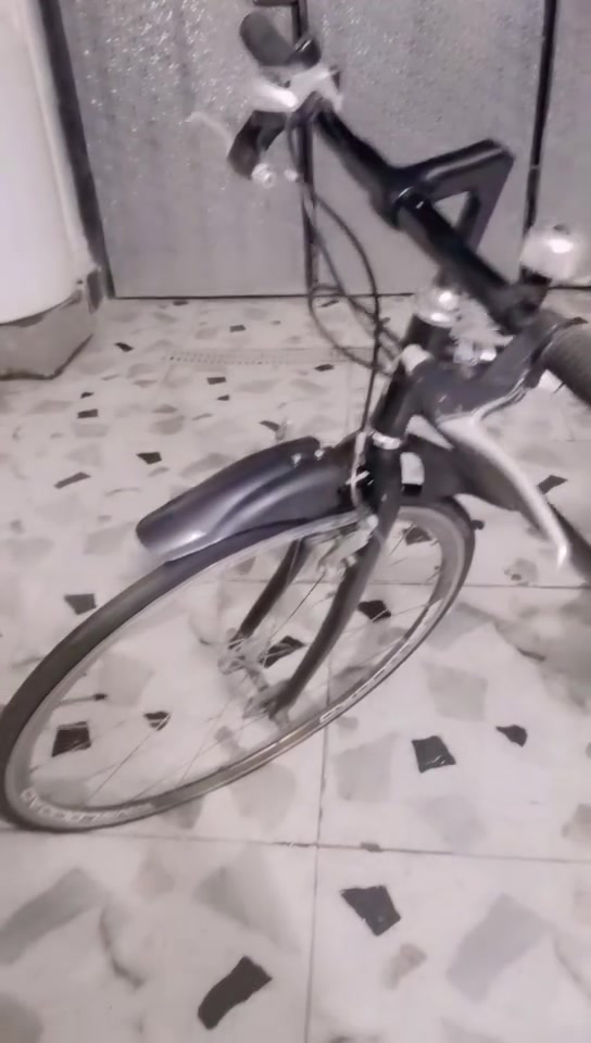 سلام عليكم بيسكل للبيع جيانت 6 نمر ياباني الباب لاول c700 السعر 150 الشراي يتفضل خاص او يتصل ***********
