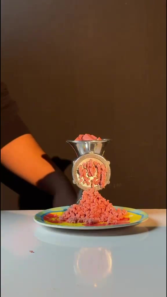🔪✨ فرم سريع وسهل بالبيت!

مفرمة لحم يدوية من الألمنيوم المتين، عملية وسهلة التنظيف 💪

تثبت على الطاولة وتفرم اللحم والحشوات بسهولة 👌

مثالية للمطبخ اليومي بدون كهرباء 🏠