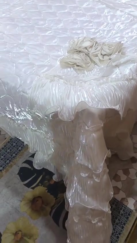 فرشه عرايس جديدة 
الاصلي موديل كلش نزاكه جدا نضيفه ترهم للعروس ترهم تاخذوها للغرفه تغيرون بيها
بدل ١٠٠ الف ب٤٠ بلاش😱
