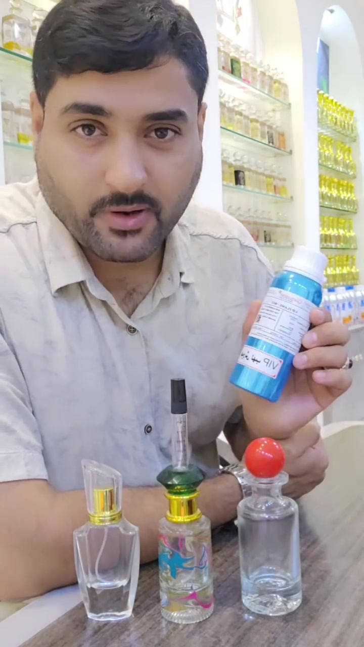 سلام عليكم حبايبي الغالين 🫡 
     عطر هيرش لهب 
إفتتاحية العطر  ⚘️التوابل  والفلفل والبرغموت 
وقلب العطر⚘️العنبر والعود والنوتات الجلديه 
وقاعده العطر ⚘️الأخشاب والباچولي والمسك 
(ثبات وفوحان العطر خرافي ) 

.دهن العود لمركزات العطور 
النجف الاشرف حي الجمعيه شارع الوائلي 
الحاج باهر اسماعيل
 ***********
#مشاهير_تيك_توك #الشعب_الصيني_ماله_حل😂😂 #اكسبلور #ترند #العراق #هاشتاج
