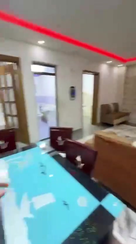 للايجار شقة طابق ارضي مرتبة كلش مؤثثة بل كامل تحتوي على غرفتين ومطبخ وصاله وخدمات الموقع جداً مميز شارع المغرب قرب مستشفى الخيال السعر مليون وبيها مجال جداً بسيط للاستفسار ***********
