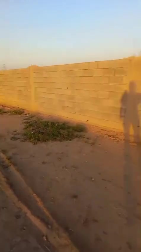 🚨 للبيع دونم مميز في بسماية – فرصة استثمارية وسكنية 🚨
📍 الموقع: بسماية – قرية 10 (نزلة بيت برص)
✅ يبعد عن الشارع الرئيسي 700 متر فقط

📐 المساحة: دونم كامل
▪️ الواجهة: 65 متر
▪️ النزال: 38 متر

🏗️ داخله هيكل جاهز
💧 متوفر ماء
⚡ متوفر كهرباء

موقع مناسب للسكن أو الاستثمار، بواجهة عريضة تمنحك خيارات متعددة للبناء أو التقسيم.

📞 للاستفسار والمعاينة:
***********
