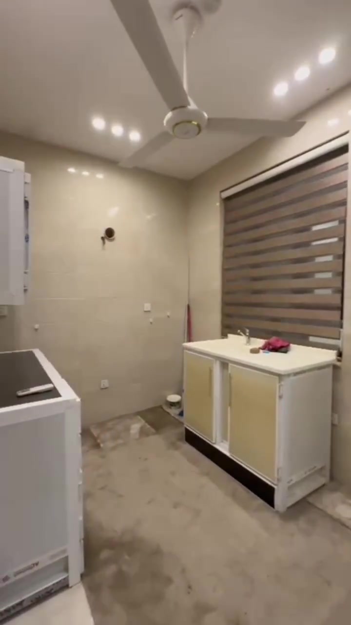 🏠 شقة للإيجار – حي العربي
 تجاري سكني 
🏢 الطابق: الثالث – درج  
🛏️ غرفتين نوم  
🛋️ صالة  
🍳 مطبخ  
🚿 خدمات  
موثث
❄️ سبالت  
🍳 مطبخ  
🌀 مراوح  
🪟 ستائر  

💰 الإيجار: 900 ألف دينار

📞 للاستفسار والحجز:
واتساب ***********
