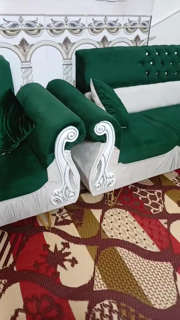 السلام عليكم
عدد المقاعد 16مقعد اربع اكبار وحده وسط واثنين كراسي مستخدم قليل تجي وشوف بعينك الاتصال ع الرقم
***********
