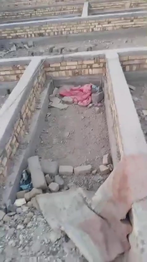 السلام عليكم بتلو بناء جديد مساحه ٢٠٠متر منطقة الدجين شارع الحاج كشكول ناهيت التبليط اله شارعين على الحي العسكري وعلى الدجين خدمات كهرباء وماي وشارع السعر خاص او مراسله على الواتساب ***********
