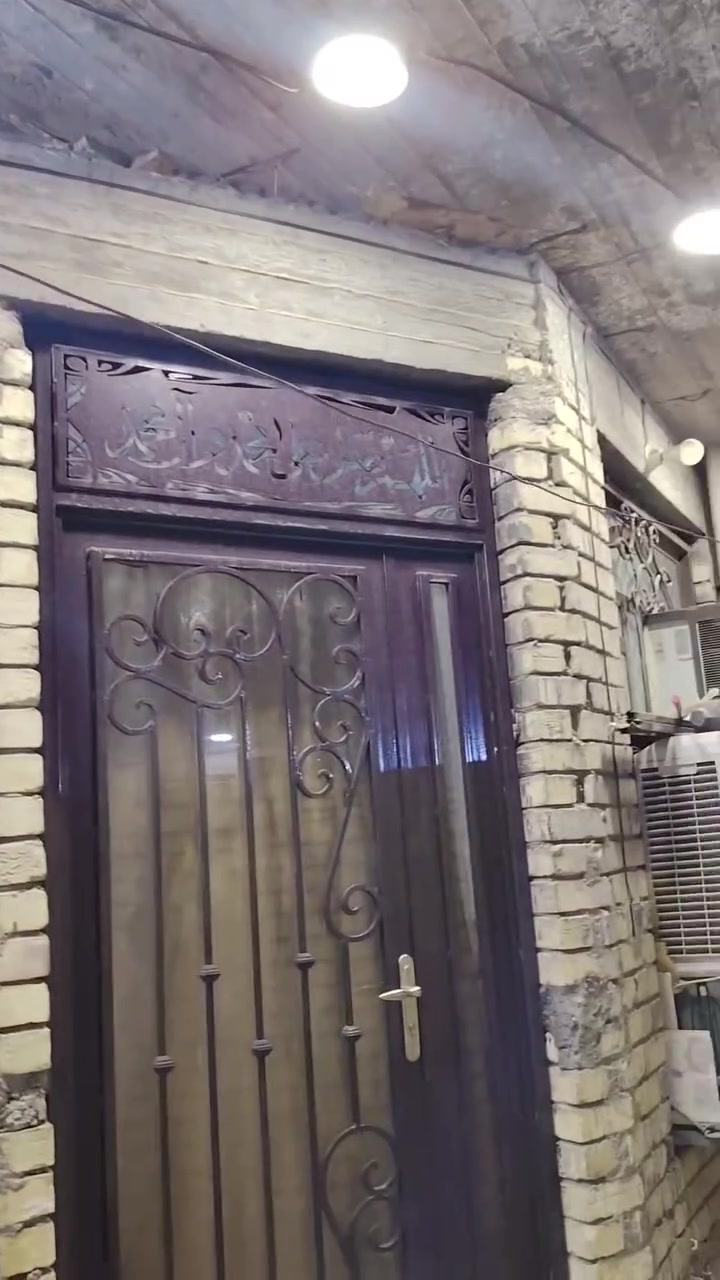 السلام عليكم ورحمة الله وبركاتة  دار للبيع الخطيب الزراعي بشارع حشد بناء كامل مرتب وجاهز مساحه البيت 100 متر وهذا تصوير لتوضيح سند25 قرار محكمه من مالك الاصلي والاتصال ع الرقم التالي ***********

