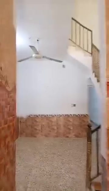 توفر لدينا دار للإيجار بنهاية شارع أبو طالب قرب المدارس مساحه ٥٠ متر طابق واحد يحتوي على غرفه وصاله ومطبخ وصحيات وبسعر ٢٥٠ شهريا للاستفسار الاتصال على ***********.   و***********

