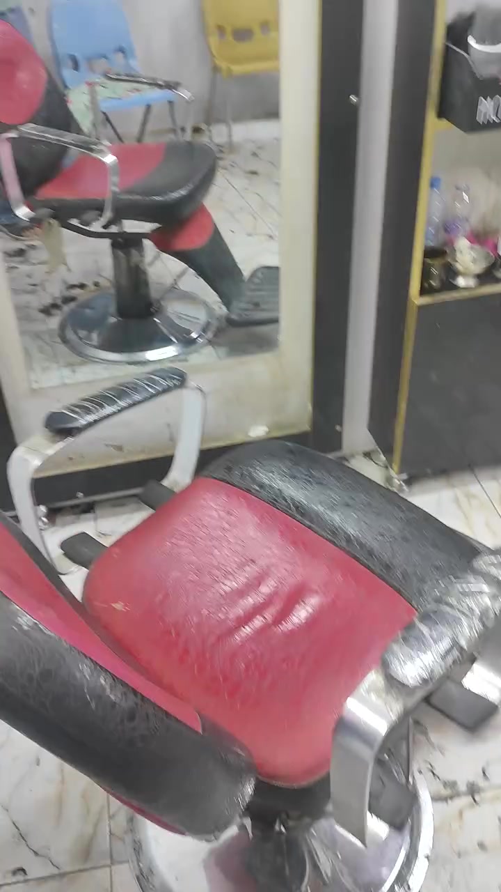 كراسي ثنين شغالات مابيهن شي للبيع ***********
