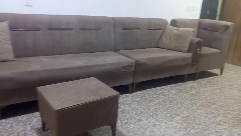 ديوان 9 مقاعد كلش نظيف كوشات وطبلة وسطية 250 الف بغداد 078⁰8083726
