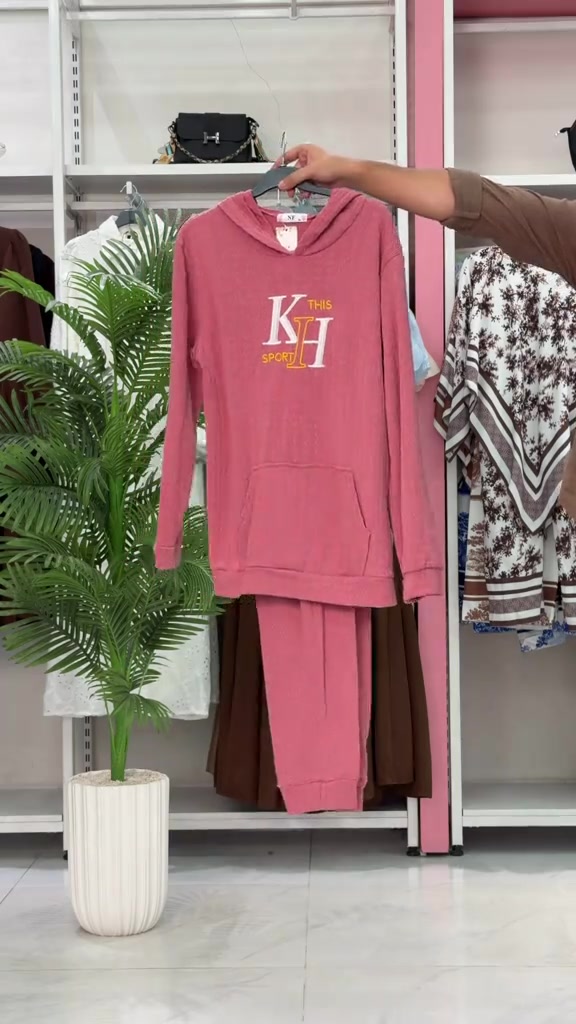 "جودة استثنائية وقماش مريح يجعلك تشعرين بالتميز ✨" السعر 14,500💸 القياسM-L-XL-XXL #مجمع_النمور_فرع_الموصل  💌 راسلونا للطلب  العنوان : الموصل - سايدين المثنى - مقابل متنزه المثنى  الهاتف 📞: *********** 🚚 خدمة توصيل متوفرة لكل انحاء العراق
