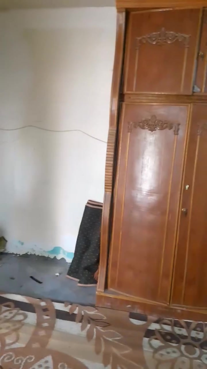 للبيع غرفه كنتور مثل ماواضح بالصوره جربايه ودوشكه ميز تواليت وغراض مطبخكله بالفديو واضح شكو شي باللفديو للبيع زوليه حصير بطانيات مستعمله ب٦٠٠ بيع مستعجل اتصل *********** وبي واتساب قريب عله باب بغداد
