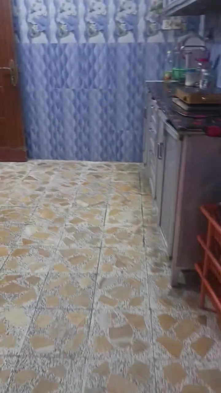 بيت للايجار 150متر  عواشه شارع دوريات يتكون من ثلاث غرف نوم و استقبال ومطبخ و صحيات و صاله و طرمه. 
مثل ما موضح بتصوير الايجار الشهري 550الف . الاستفسار ‏‪***********‬‏
