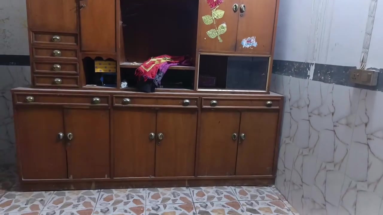 السلام عليكم معرض قطعتين للبيع
السعر خاص 
***********
