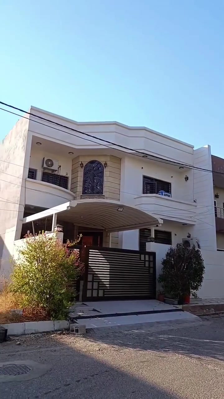 ✨ دار VIP للبيع – قمة الفخامة والرفاهية في كركوك ✨

📍 الموقع: كركوك - حي عدن - المربع الذهبي قرب ثانوية المتميزين 
من أرقى وأجمل المناطق السكنية

🏡 تفاصيل العقار:
📐 المساحة: 200 متر
📏 الواجهة: 10
🛣️ شارع عريض

🔹 البناء والتصميم:
▪️ طابقين – تصميم عصري فاخر
▪️ بناء شخصي بأعلى المواصفات
▪️ واجهة وأرضيات من أفخم أنواع المرمر

🔹 التوزيع الداخلي:
▪️ 4 غرف نوم
▪️ هول واسع
▪️ استقبال أنيق
▪️ صحيات حديثة
 • كراج سيارة 

💎 دار مصمم للرفاهية والهدوء، يجمع بين الموقع الراقي والتكنولوجيا الحديثة
فرصة مميزة للسكن الفخم أو الاستثمار الراقي
 – حصراً لدى مكتب المميز ✨
للاستفسار الاتصال 
***********
‏‭***********
#مكتب المميز للعقارات والمقاولات العامة 
كركوك حي عدن قرب جامع تحسين

