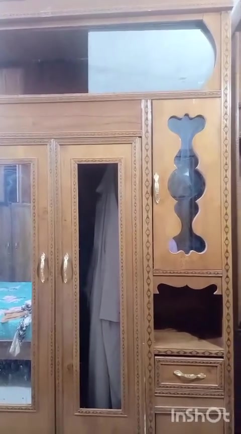 السلام عليكم 
غرفه اخشاب للبيع سعرها 900 الف وبيه مجال 
للتواصل ***********
