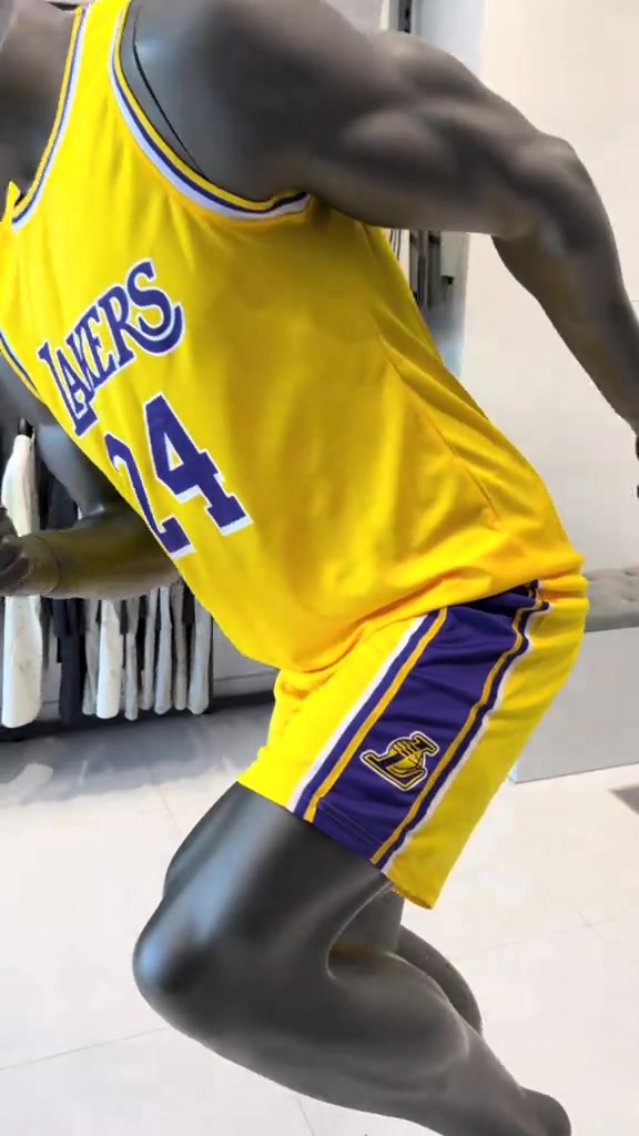 زبائن 3W عروض نار 🔥🔥 تراك شورت جوردن  كوالتي عالي السعر 20,000 القياسات (M-L-XL-XXL-3XL) عنوان المحل بغداد القادسيه مدخل ساحة قحطان ثاني استداره ع يسار  ازياء Three Wall للاستفسار الاتصال :*********** متوفر توصيل لجميع مناطق العراق
