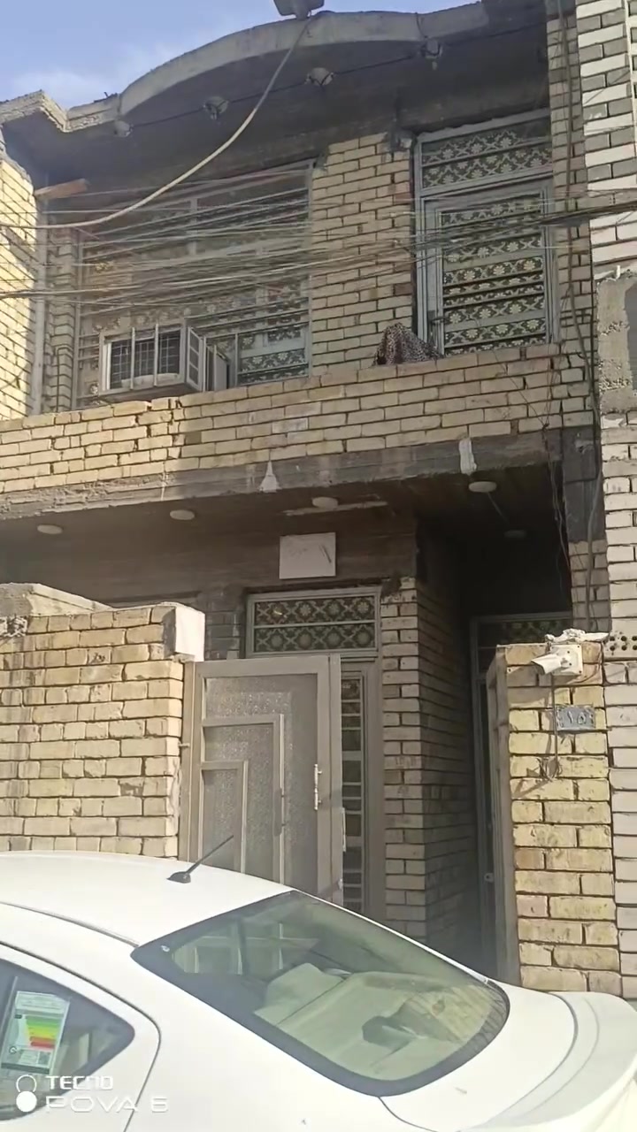 بيت للبيع
السلام عليكم دار للبيع في بغداد الجديده بلقرب من ساحه تيتي 
الدار كامل بناء 2023 ماعده اشتايكر للسطح وستاير بناء 1/1 
مساحه 72 طابو صرف 
40 متر تشجير  
المساحه الكامله 112 
الاستفسار والاتصال 
***********
***********
