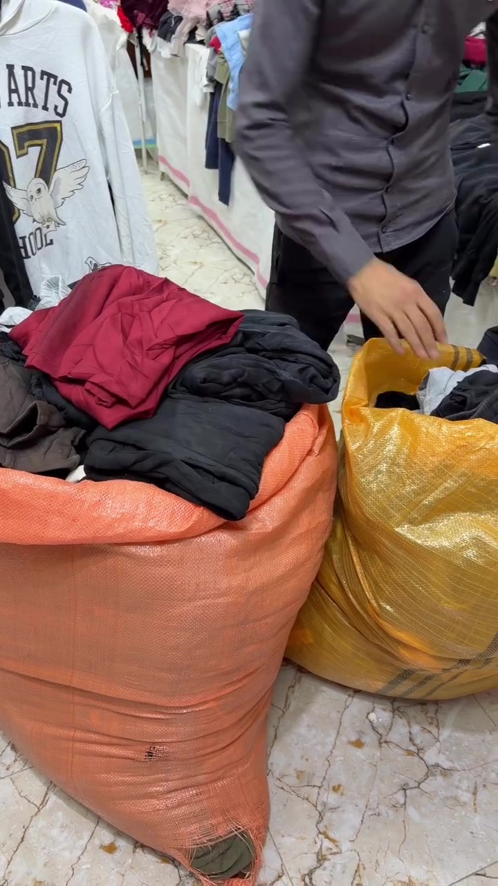 ملابس • لا تفاصيل • للبيع
