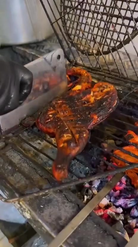 �🔥 مستعدين للطعم الصح؟ 🔥🔥
إذا تحبون المشاوي على أصولها، فـ نار ودخان ينتظركم! ❤️‍🔥

🥩 مشاوي على الفحم
🍗 أجنحة دجاج مشوية
🍢 عرايس بطعم ولا أطيب
🔥 ونكهات ثانية تخليكم ترجعون مرة ومرتين!

من أول لقمة راح تعرفون شنو يعني طعم الفحم الحقيقي 🤤🔥

لا تخلونها تفوتكم…
تعالوا جرّبوا واحكموا بنفسكم ❤️‍🔥

📍 المحمودية – شارع الوصي – قرب مستشفى المحمودية
📞 للطلب والاستفسار: ***********

🔥 نار ودخان… إذا جربته، راح يصير اختيارك الأول! �
