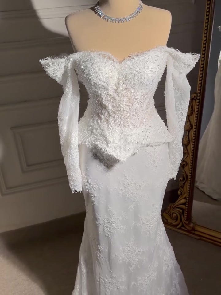 فستان العقد الكورسيه المنفصل 🥹❣️👰🏼‍♀️

#العراق #عقد #عروس #عرس #فستان
