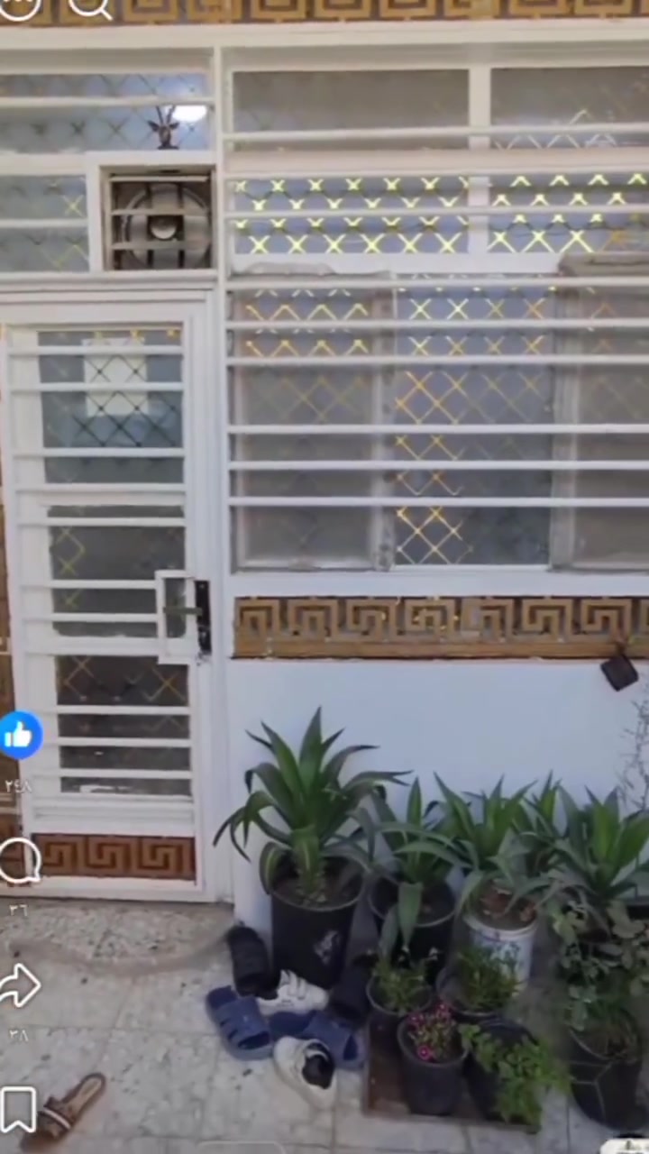 دار للبيع 150متر طابو زراعي سند 25 اساس وسقف بناء طابوق ،الشارع تبليط منطقه تخطيط هندسي 
يحتوي 2غرف نوم ،صالة ،استقبال،مطبخ،مناور داخلية 2 ،صحيات ،طارمة خارجيه 
الموقع النجف -كوفة شارع المطار الجديد فرع مجمع البيت صحي
السعر 90 وبي مجال 
للاستفسار الاتصال ع الرقم  ***********
