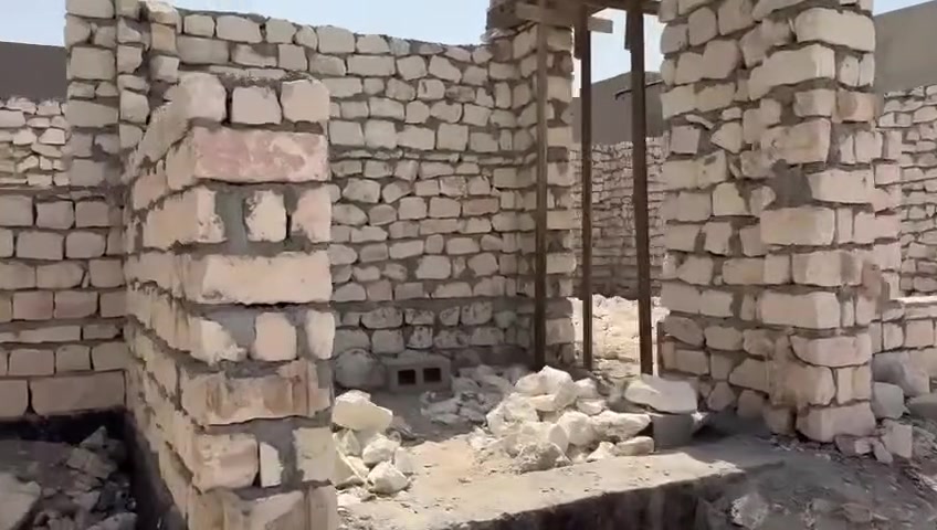 السلام عليكم بيت هيكل للبيع رقم القطعه 2176
بناء حجر واصل لانتنات العنوان❗️
 ⏪️الانبار خالدية حي شهداء مجاور طه عبد الغني بيتة الجديد 
شارع عشرين الجديد مقابل الاستاذ ناجح محمد سلمان 
شارع تبليط واصل للبيت مي وكهرباء متوفرة نهاية الشارع محلات حجي ابراهيم 
مساحة البيت ٣٠٠ 
غرفتين وحدة 5/4وحدة 6\4
غرفة سويت حمامات وصحيات داخلية 
صالة العرض7 طول 12 
ديوانية 8طول عرض 6 
مطبخ 5/4
*********** واتساب
