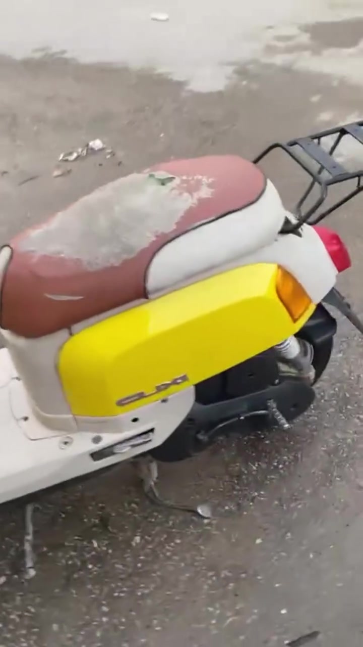 سلام عليكم دراجه بوليس ما مفتوحه
دراجه هندر سلف كلشي شغال بيه سعر 650 وبيها مجال 
ناصريه تضحيه شارع العياده رقم ***********
