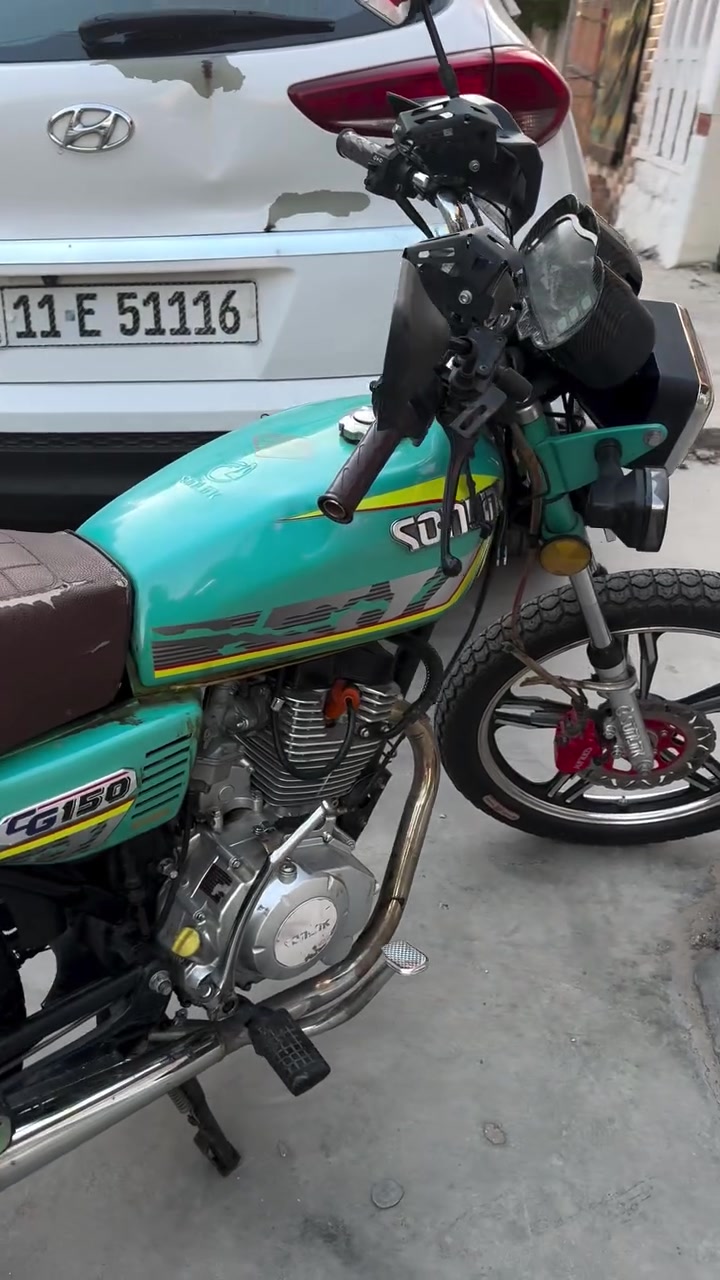 السلام عليكم دراجه أيراني سولنك محرك 150cc للبيع نقصها فقط شاشه وجاملغ امامي العنوان بغداد الشعب السعر 450 وبي مجال رقم الهاتف ***********
