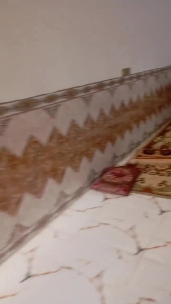 سلام عليكم من رخصت ابو الكروب بيت اللبيع طابو زراعي سند ٢٥ مساحة ٣٠٠م يتكون من غرفتين نوم وصالة واستقبال ومطبخ حار وبارد ومحل وصحيات داخلية وخارجية خدمات كاملة كهرباء وماء اسألة وتبليط العنوان طريق السنية الاتصال على الرقم ***********
